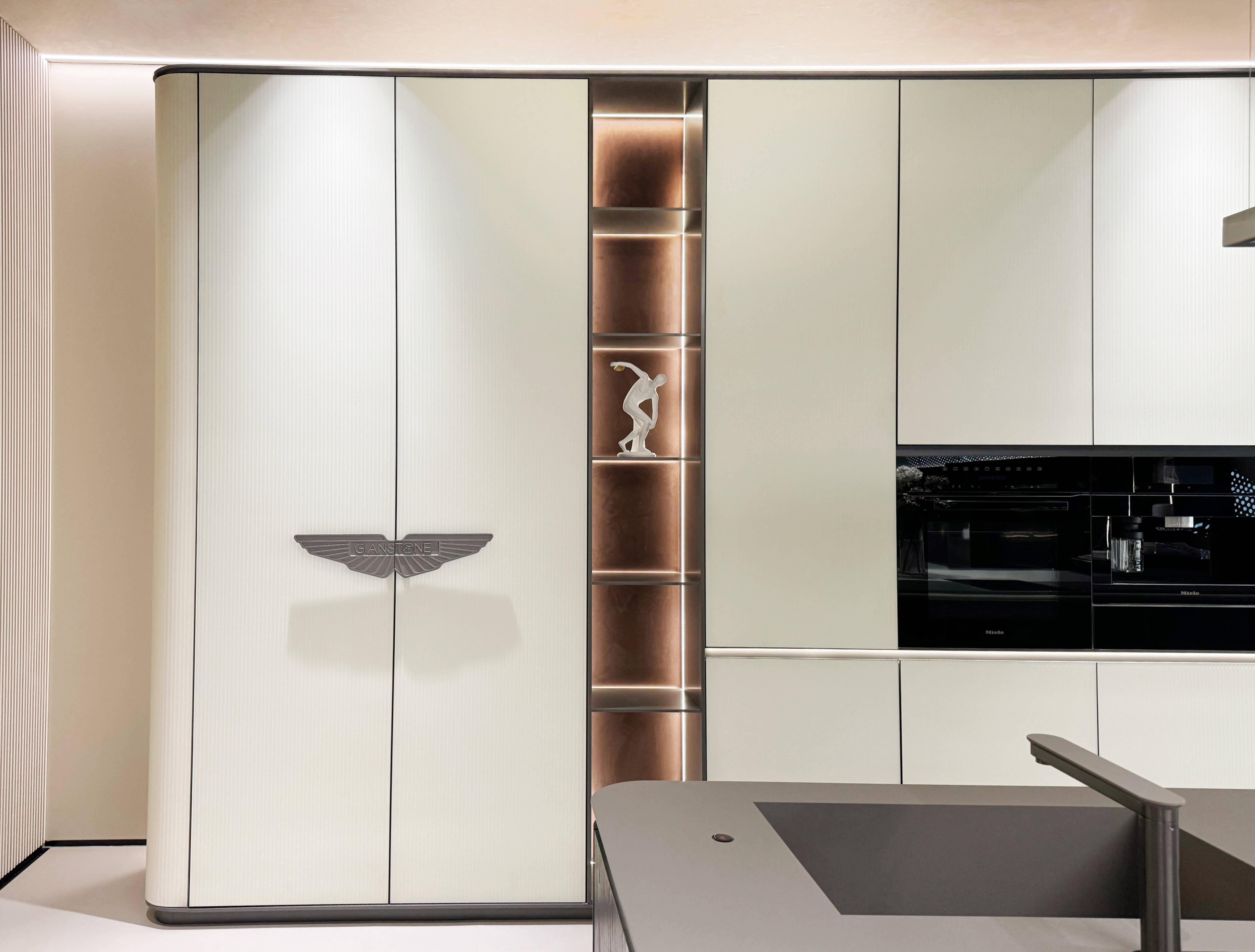 嘉斯顿家居:开辟全铝新赛道,助力经销商破局转型