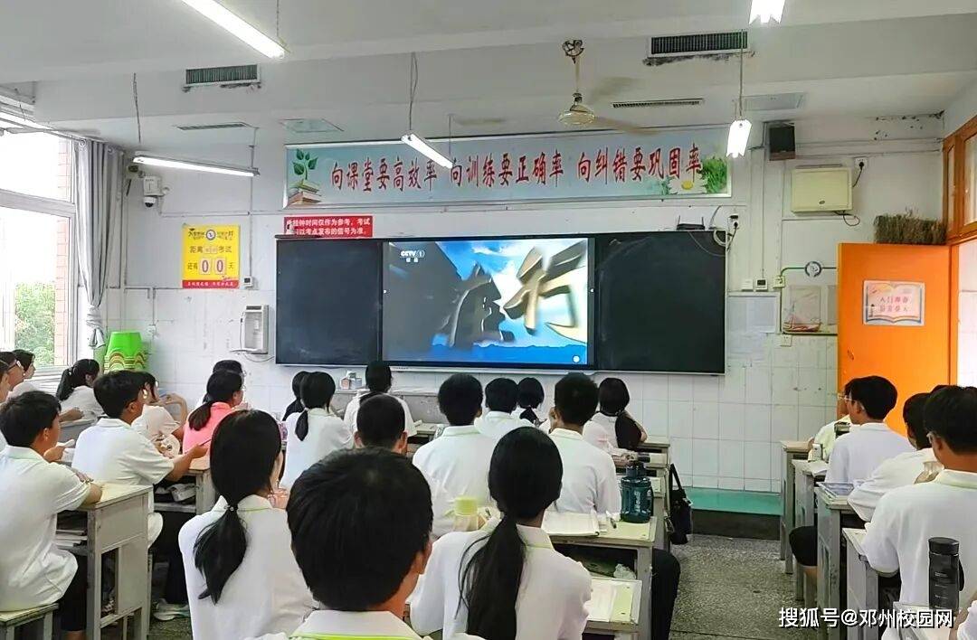 邓州市二高中2025级高一新生军训圆满结束