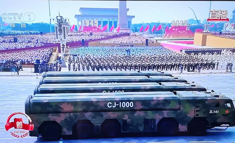 手机拍九三大阅兵两个战略核导弹方队图集与解读