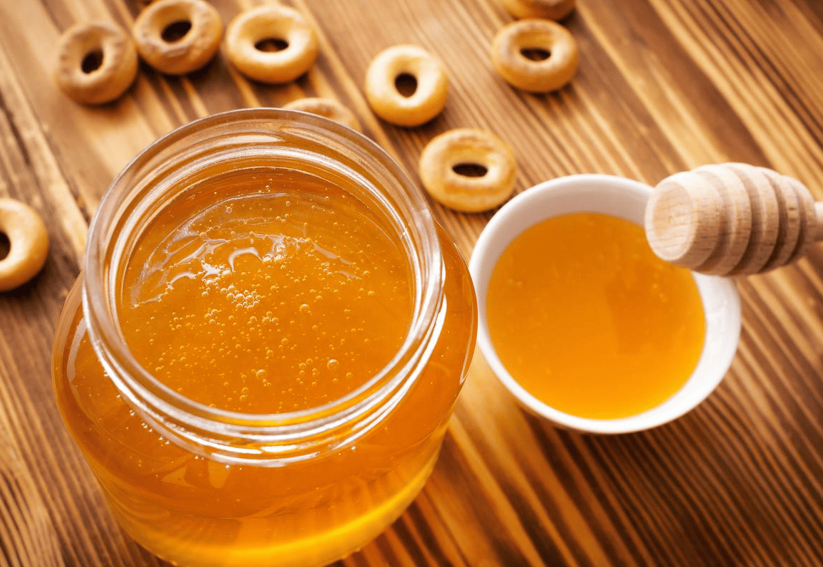 桂花蜂蜜需要放冰箱吗多久(新鲜桂花放蜂蜜保质期是多久)