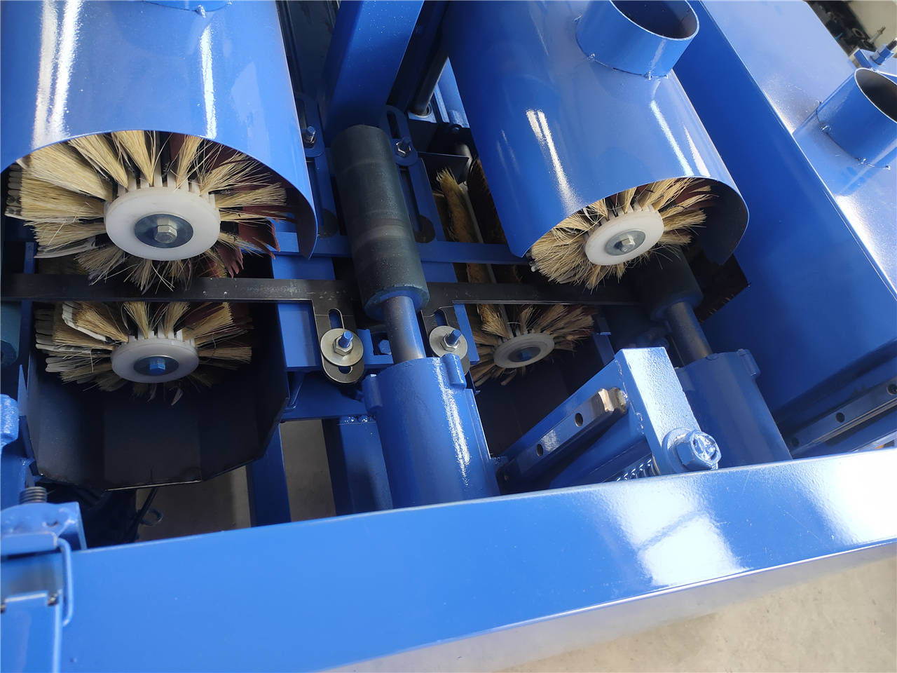 木工用砂带机：自动金属砂光机 高效打磨的“全能选手”