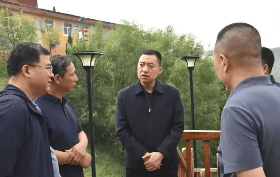 吕梁临县新任县委副书记李瑞刚来开阳村指导乡村振兴工作