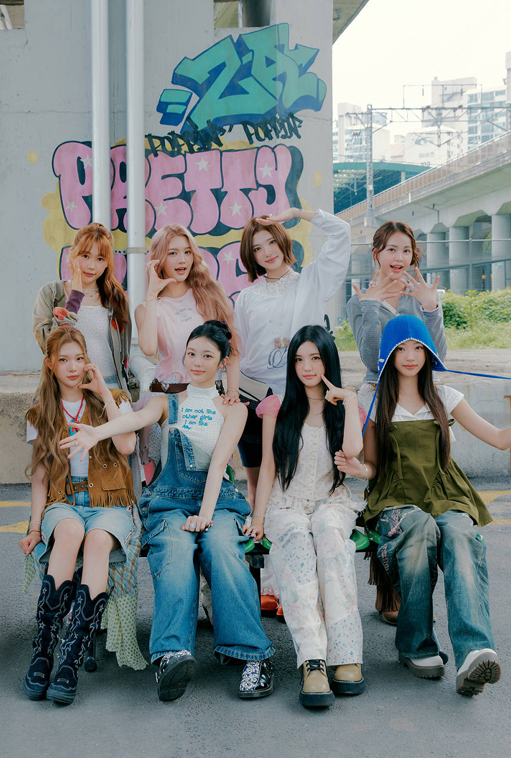 Hearts2Hearts通过《音乐银行》首次公开新歌《Pretty Please》舞台！充满能量的Hearts2Hearts式刀群舞呈现可爱嘻哈魅力！