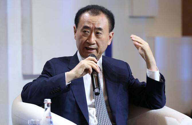 王健林差点被赶下“牌桌”
