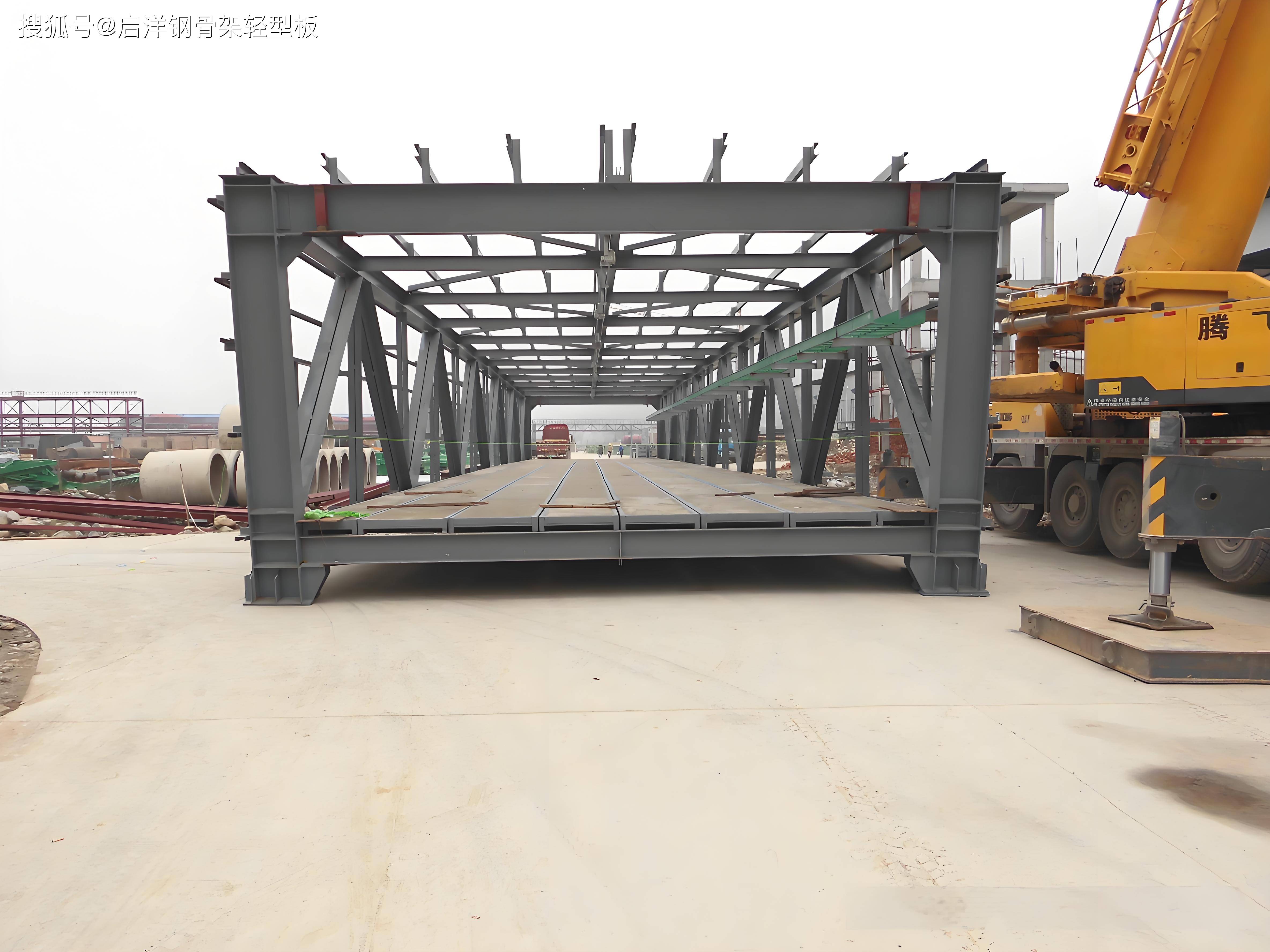 钢骨架栈桥板作为一种新型的桥梁建筑材料,近年来在基础设施建设领域