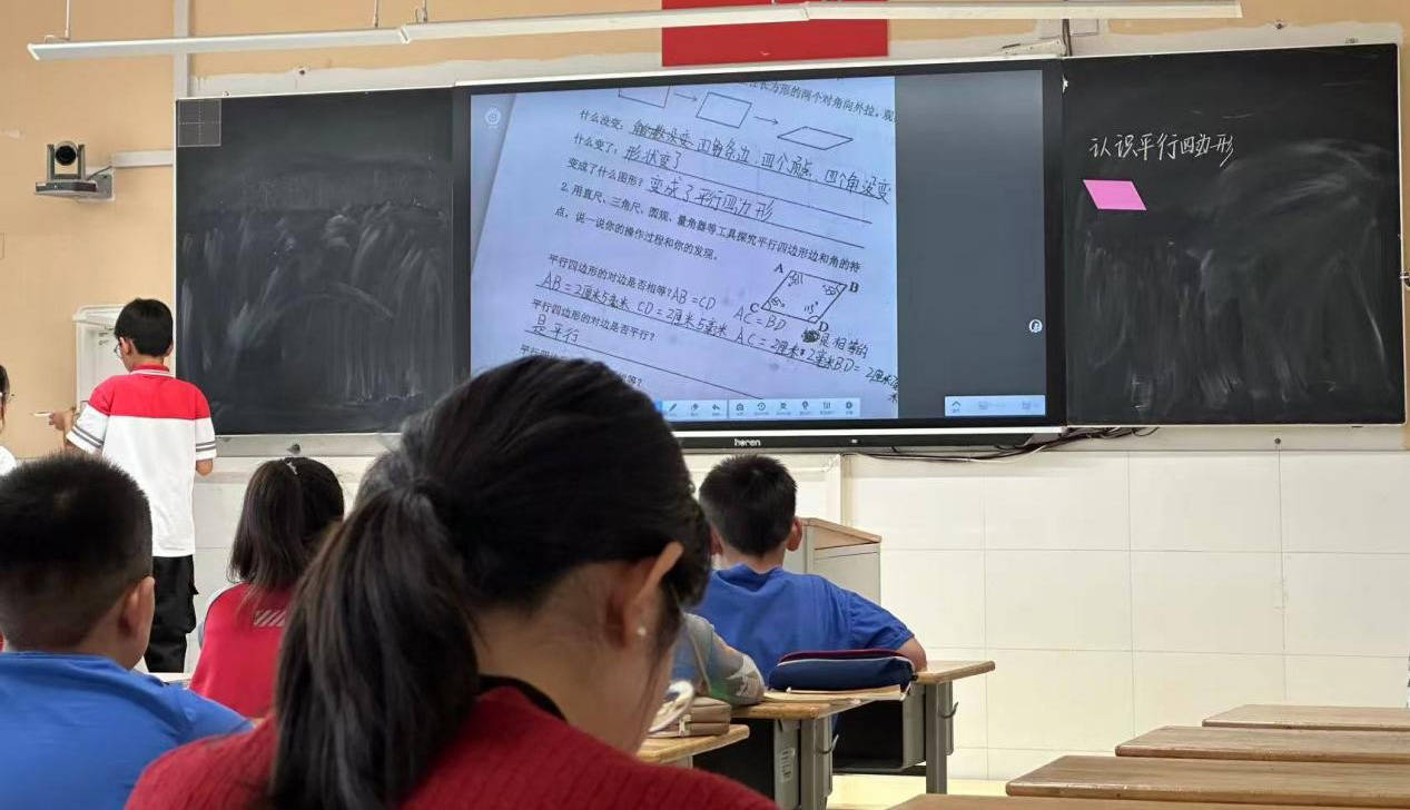 低调又神秘的电子黑板产业，可能比家长更焦虑-锋巢网