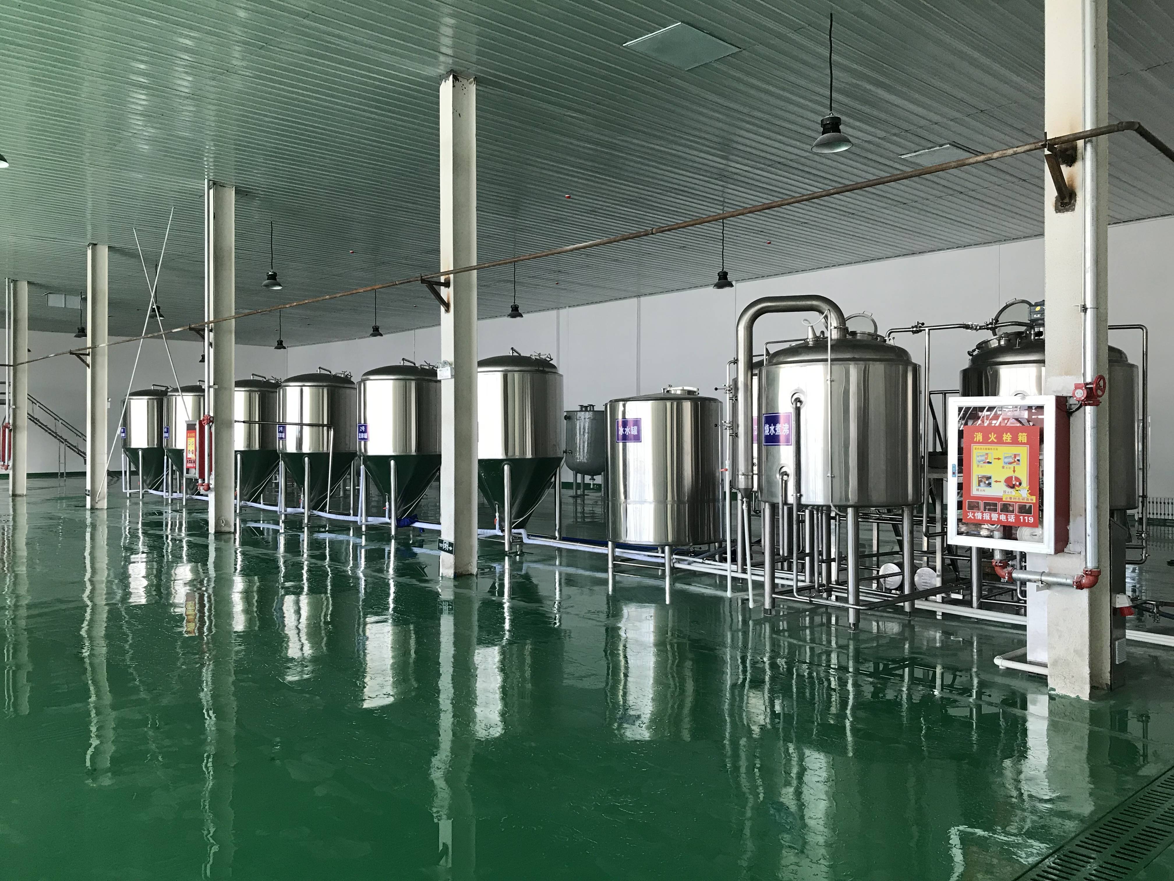 选对精酿啤酒设备 开个小酒厂 一年利润多少