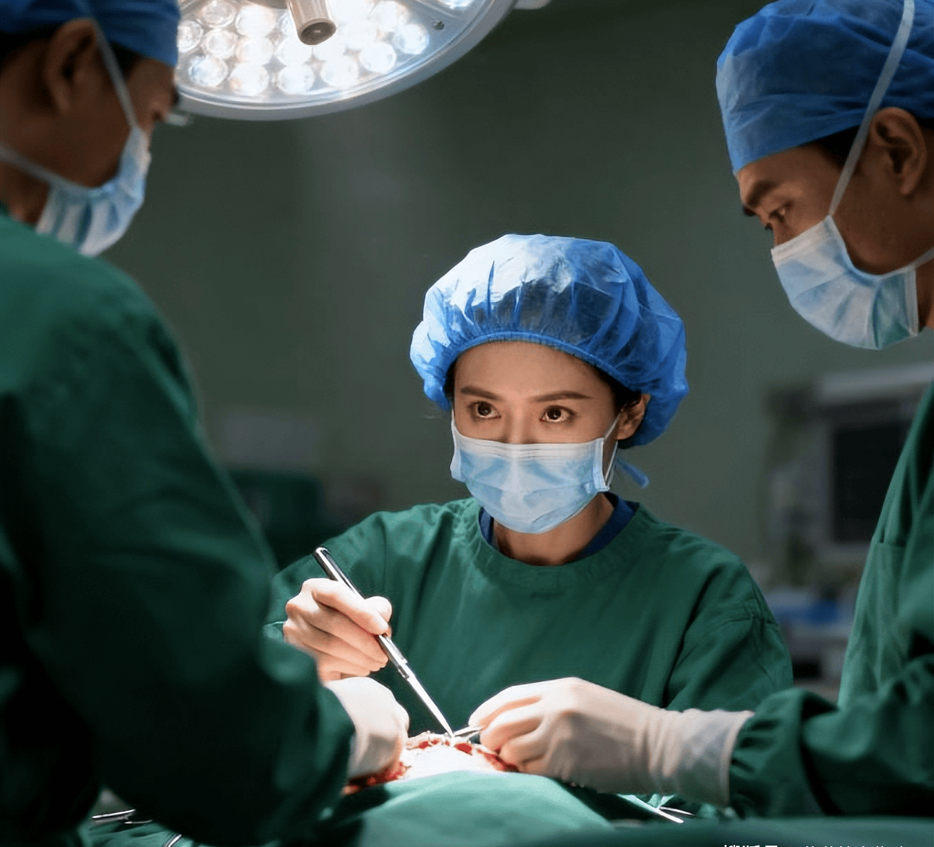 原创            私生活影响治病救人吗？医院副院长和眼科主任17分钟视频曝光，评论风向却变了