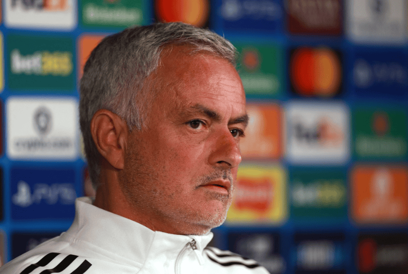 3亿转会费打水漂！穆帅绝望之夜，76分钟球迷退场背后真相令人心碎