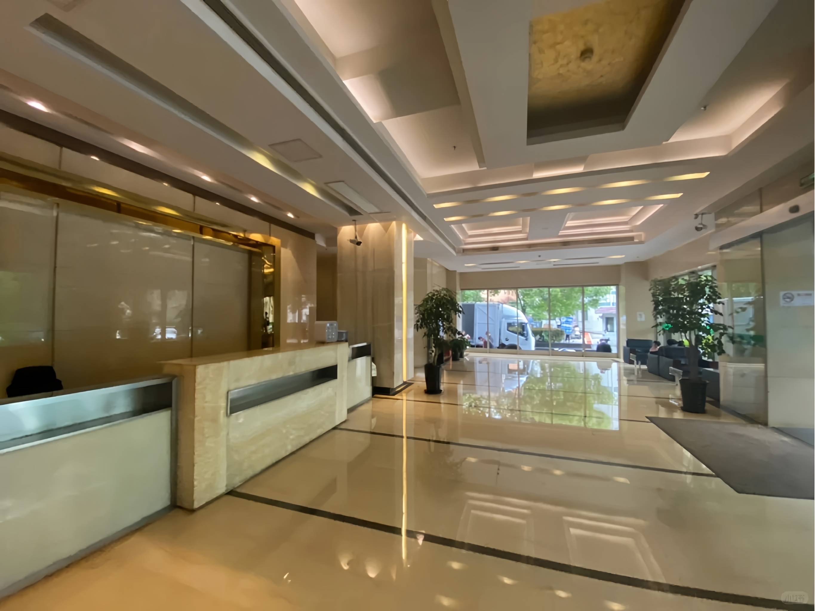 普陀内环:飞洲时代大厦,直面南京西路商圈,三轨环绕,29层高端商务地标