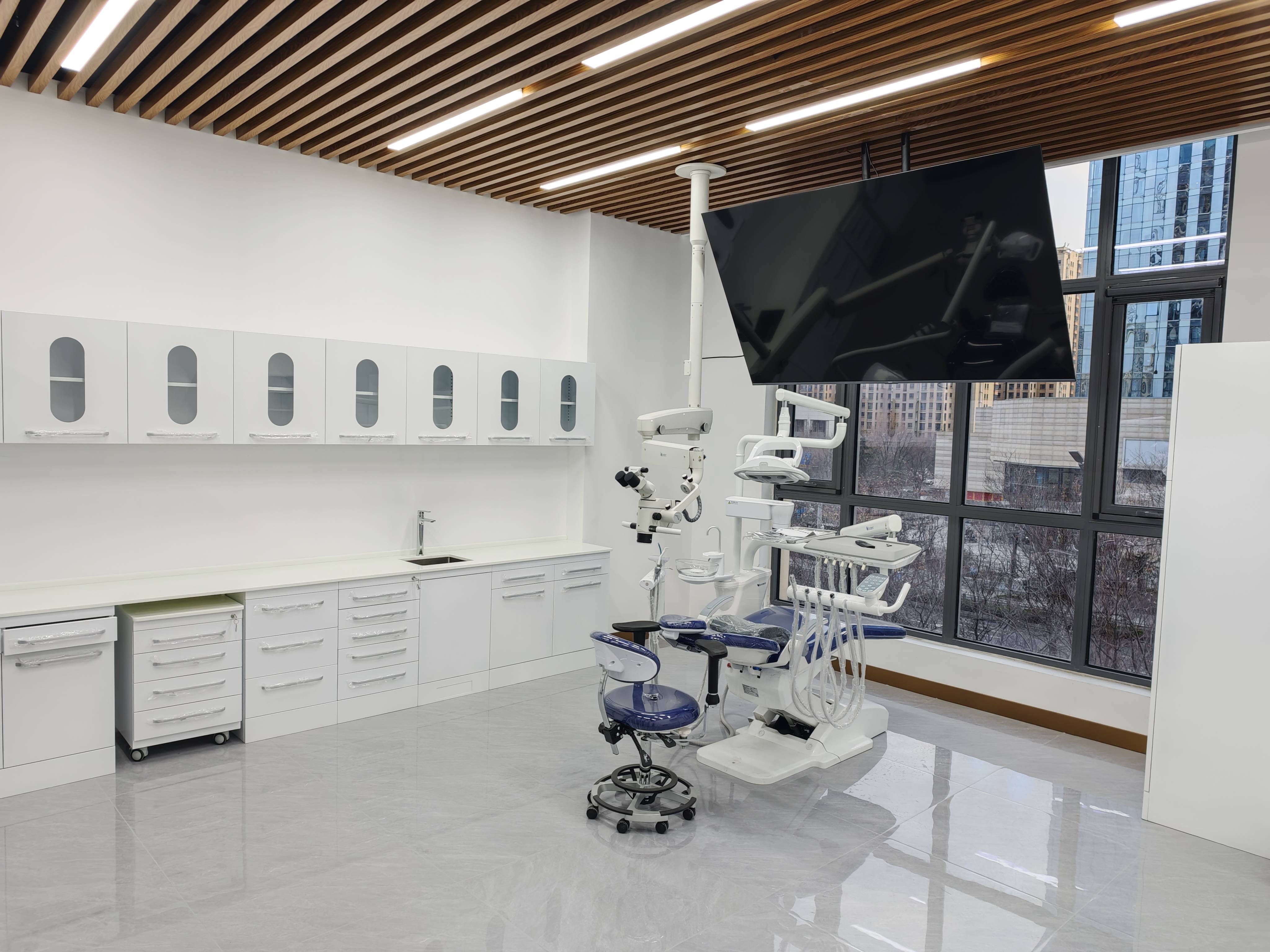 国科仁康亮相2025北京国际口腔展,定制化专业口腔边柜解锁口腔诊疗