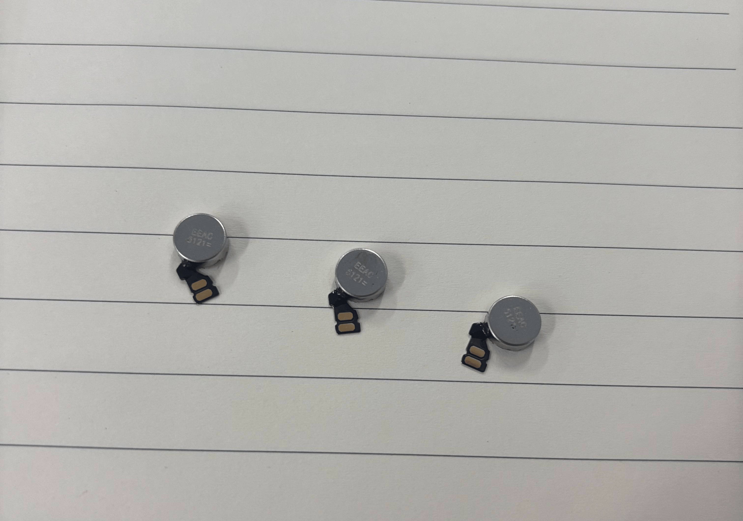 横向线性马达线性马达的振动强度由内部磁铁的运动行程决定,既然手机