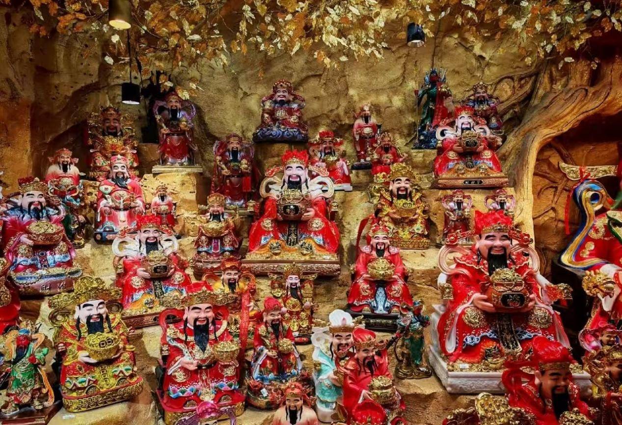 年轻人的顶流“财神”，站上购物中心C位-锋巢网