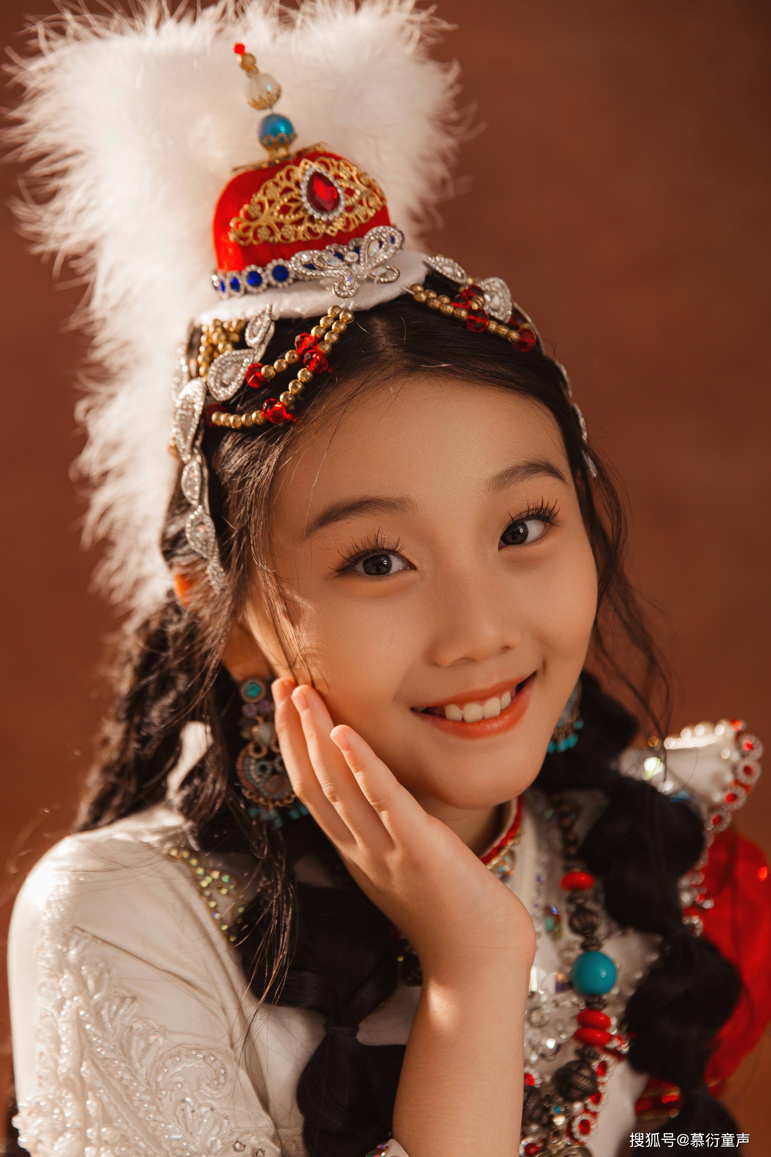 童星歌手李芈朵以《格桑花的铃铛》与《小小戏迷》开启音乐多元之旅