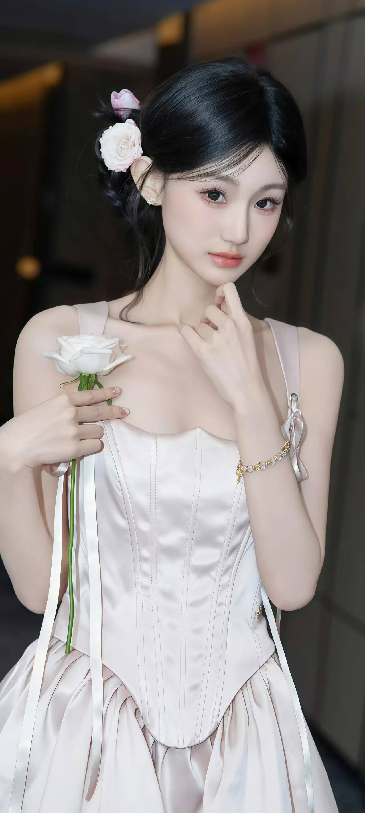 陈雪凝春日造型太仙了!四套花仙子look美到犯规