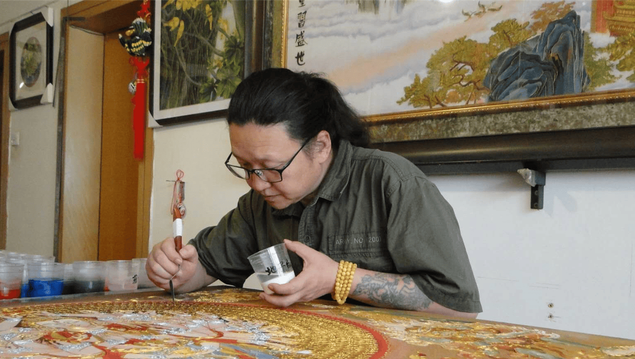 吕文扬绘画大师推动掐丝工艺与纸本绘画创新融合