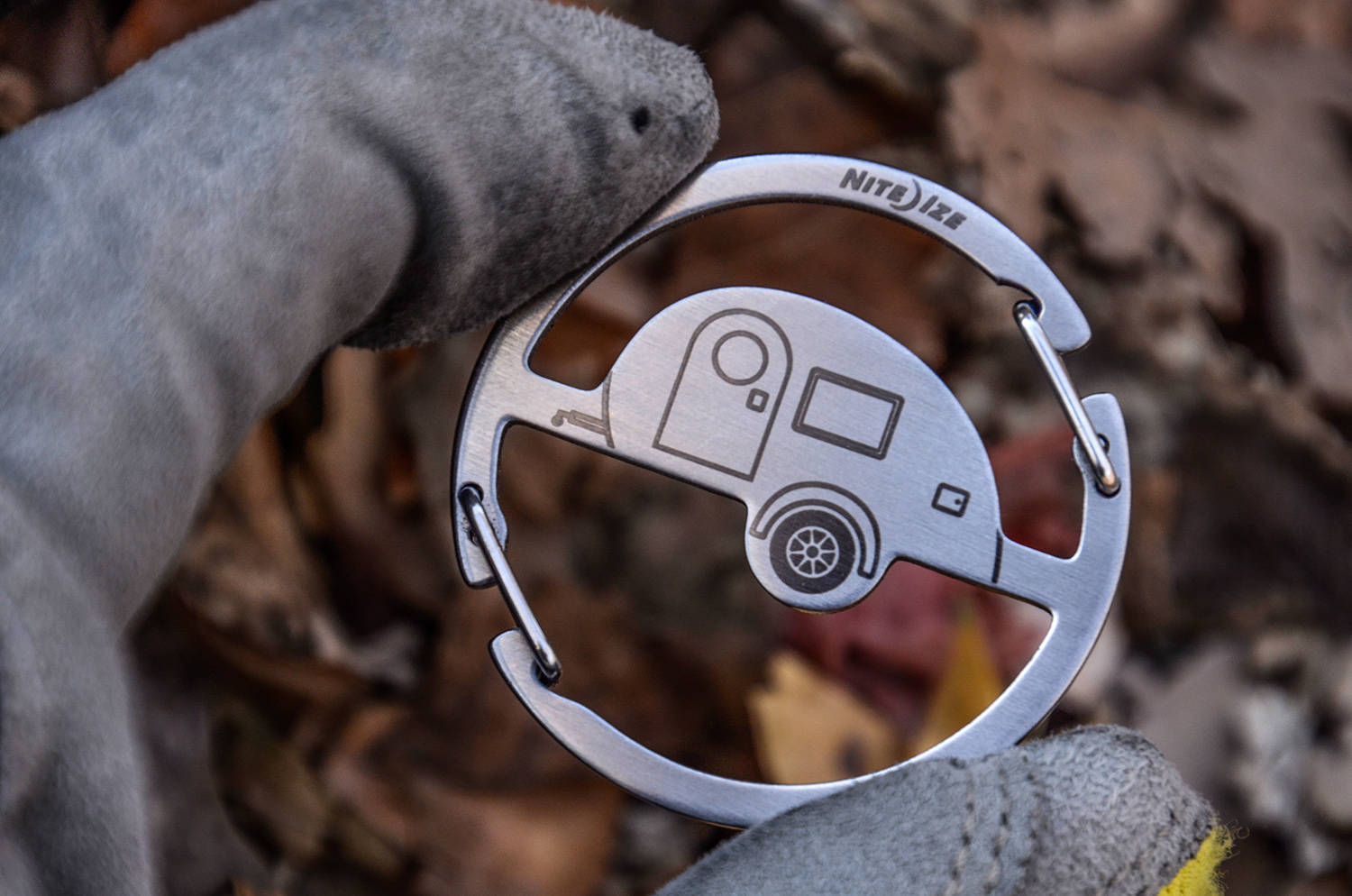 把户外生活挂在背包上：奈爱露营车钥匙扣