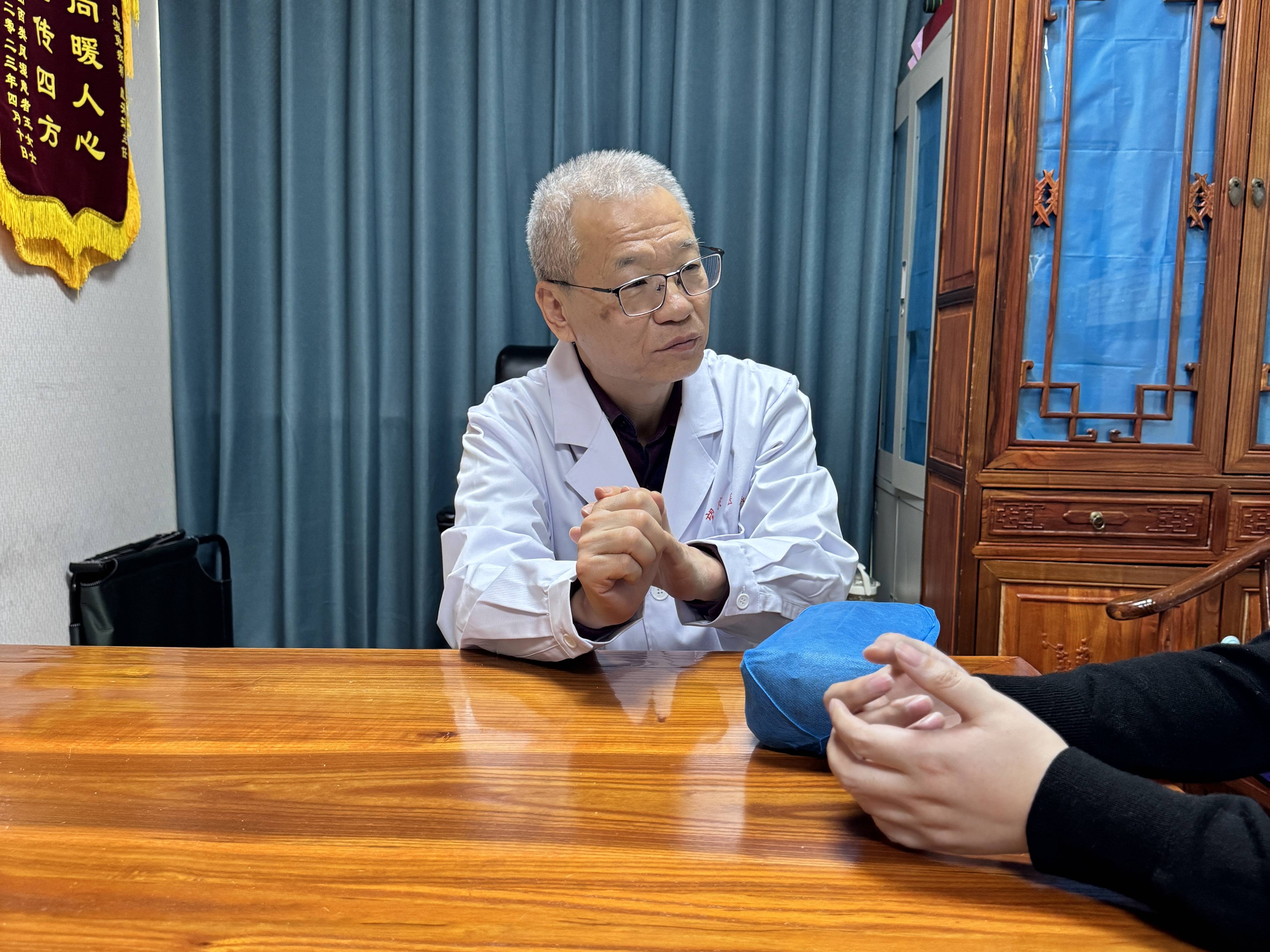 望京医院老年人看病代挂号独居患者就医陪护，不再孤零零的简单介绍