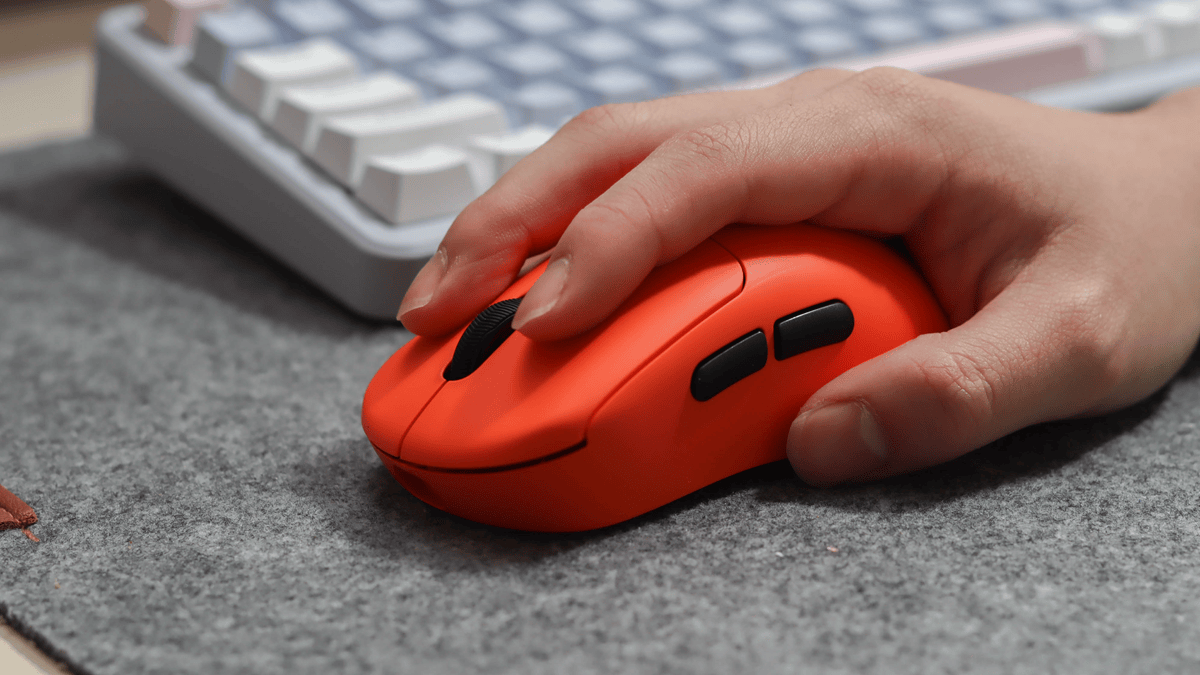 通宵开黑不掉电！VT3二代焰影橙双8K版+触点充续航实测