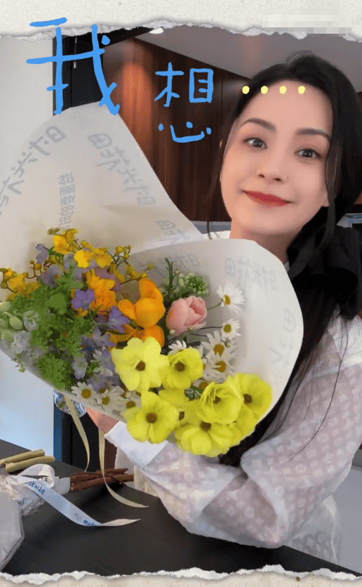 钟欣潼分享日常生活VLOG！化身花艺少女美貌养眼