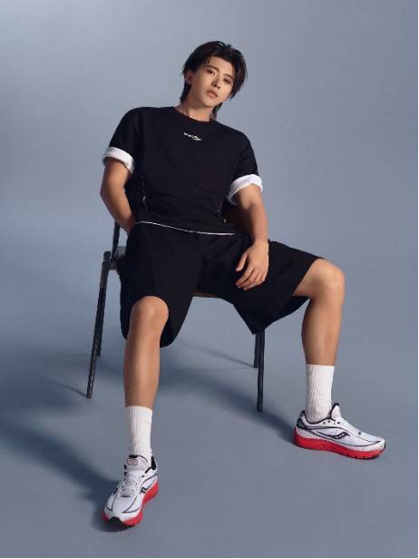 【新闻稿】Saucony索康尼携手品牌代言人蔡徐坤推出 KINVARA 1 系列541.jpg