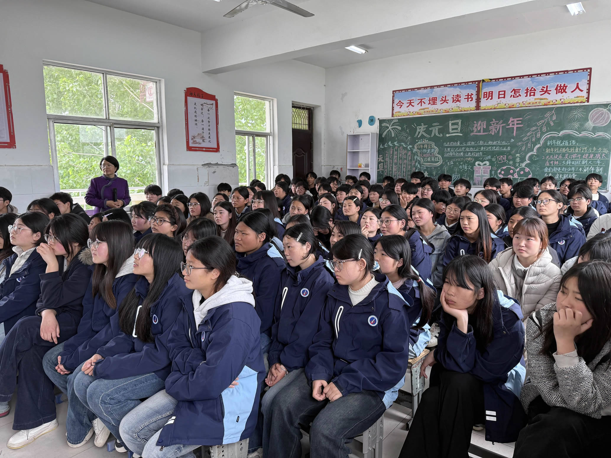 4青少年心理专家潘新凌.jpg