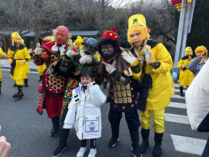 擦边「泛滥」，景区NPC的「暧昧游戏」正在带偏文旅业-锋巢网