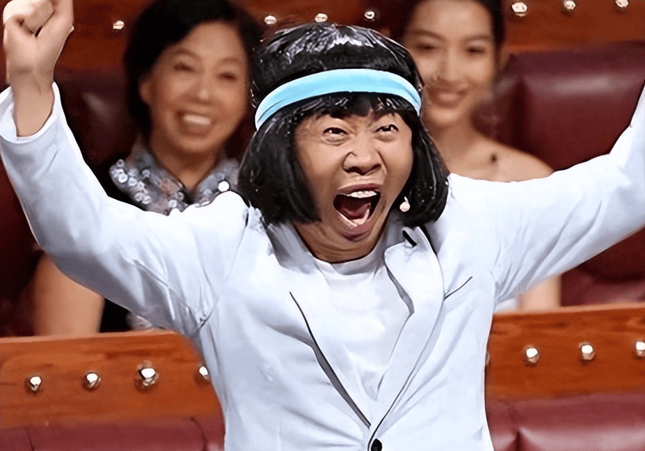 原创            被周星驰当场开除，遭李伯清当面否定，杨迪的逆袭全靠这个女人
