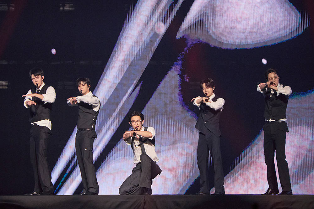 EXO第六次单独演唱会巡演“EXhOrizon”马尼拉公演 1.jpg