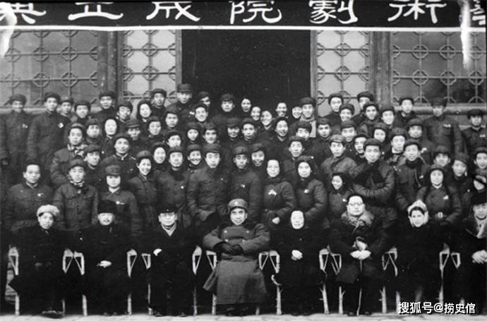 老照片：五十年代的北京人民艺术剧院，后来为什么能成为中国话剧艺术的殿堂级剧院？