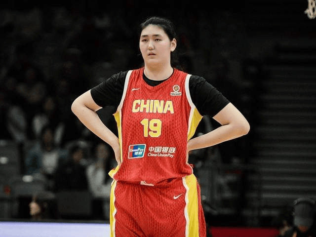 两数据惨不忍睹，中国女篮不敌西班牙，张子宇两双为宫鲁鸣遮羞