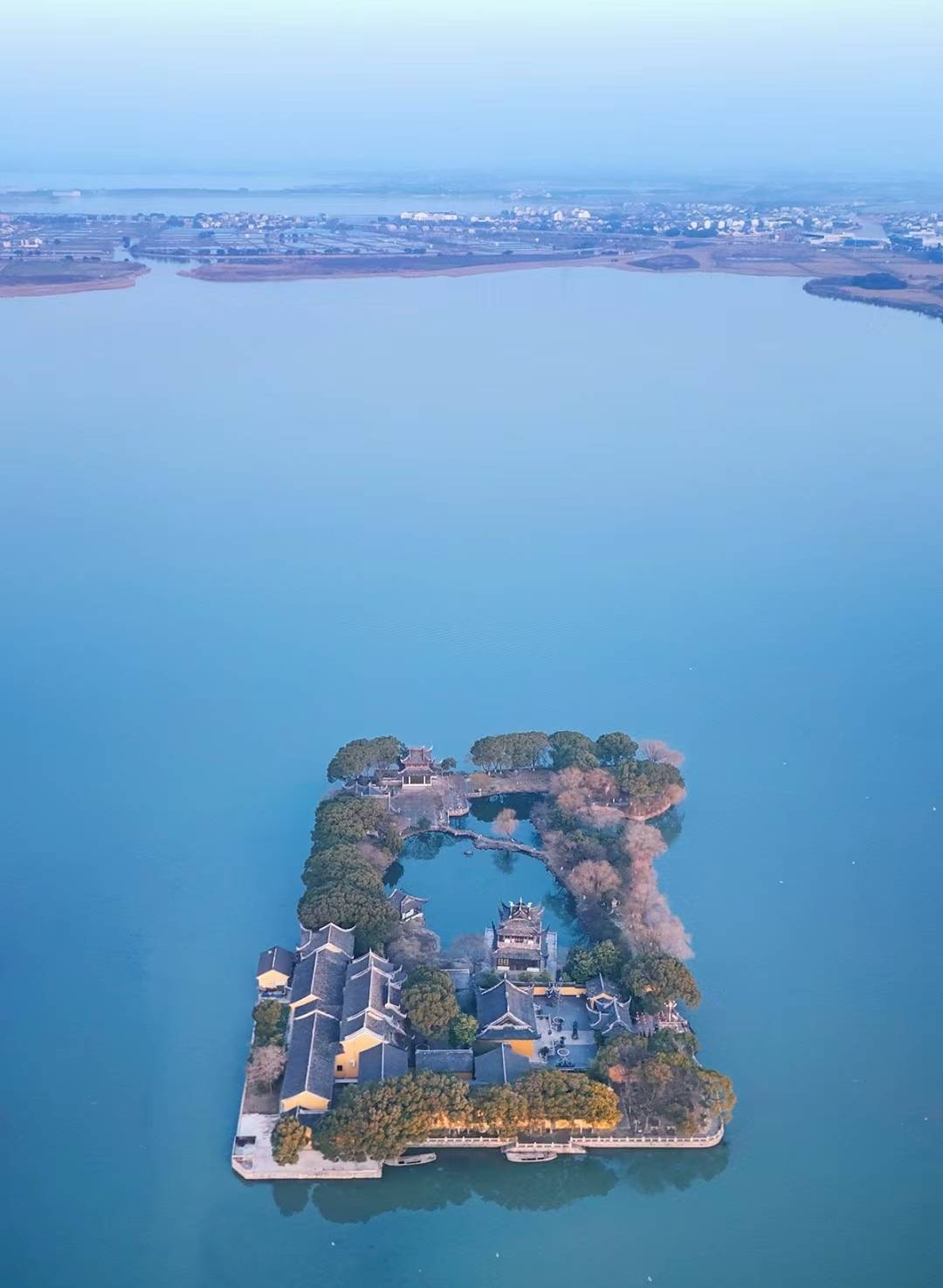 青海湖湖心岛图片