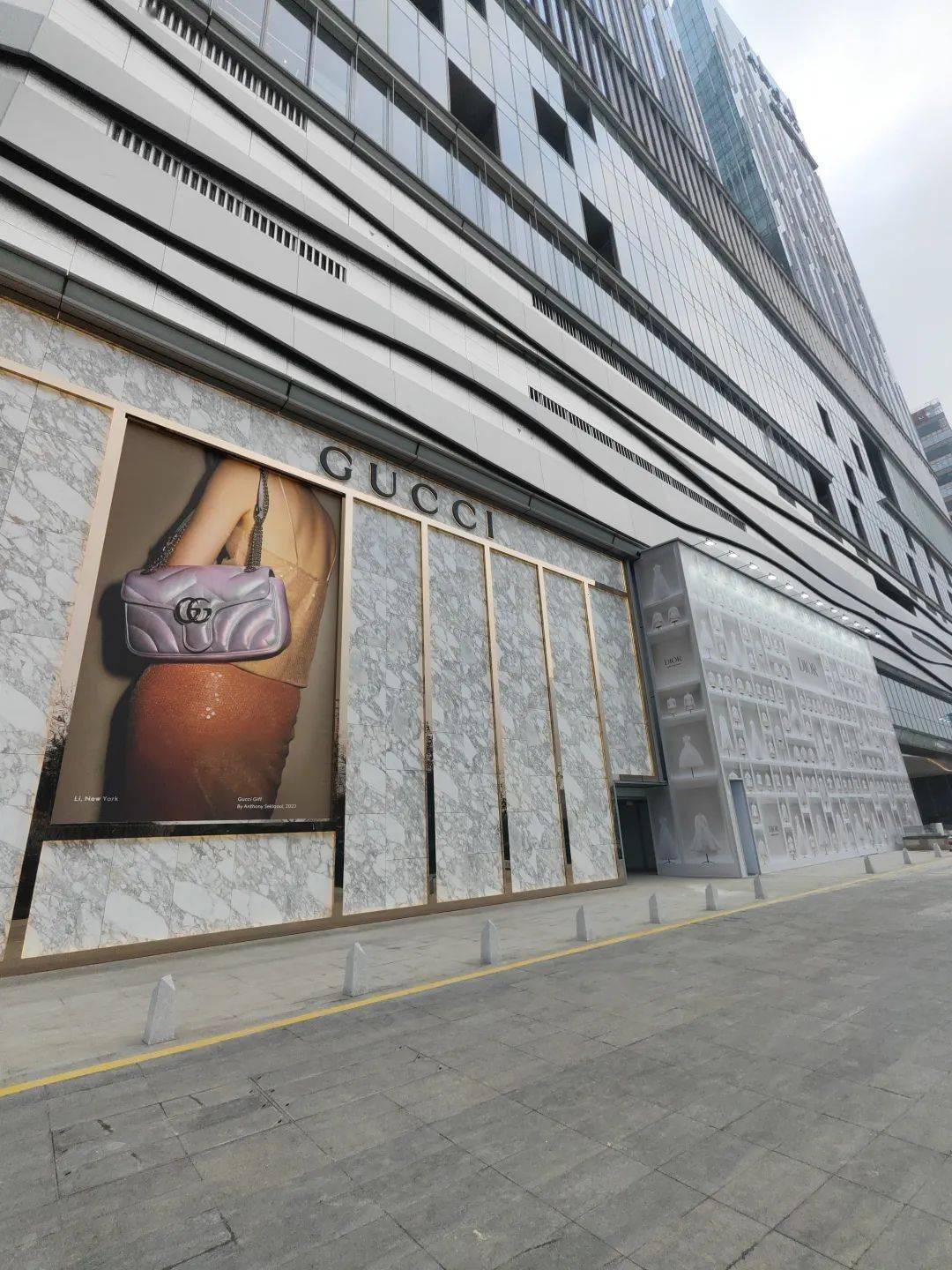 刚刚南京国金ifc隆重开业!lv大排长龙._品牌_消费_van