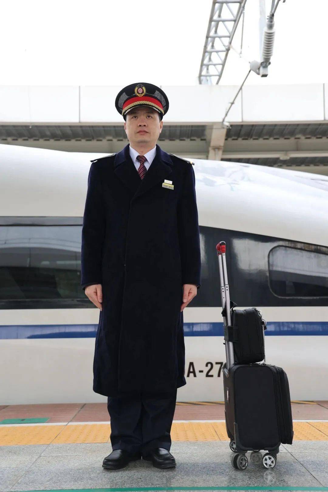 铁路制服风到底有多时尚?_蓝色_橙色_动车组