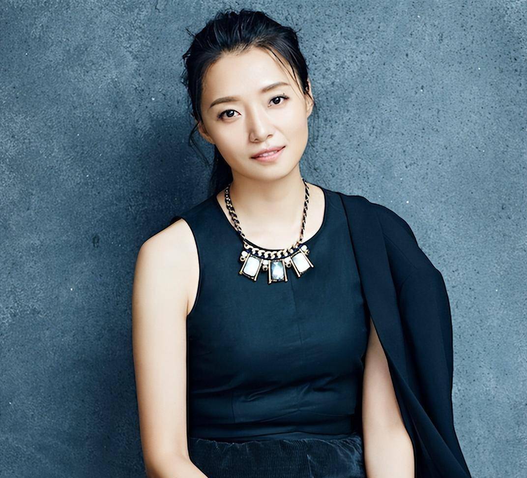 她因演《亮剑》李云龙老婆成名,18年后却杳无音讯,如今怎样了?