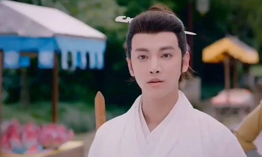 演员爸爸给她当助理?