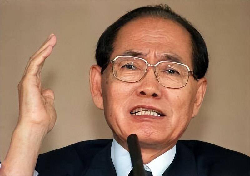 因此,金正日果断的把水搅的更浑,最终点燃了金日成的怒火,使金英柱在