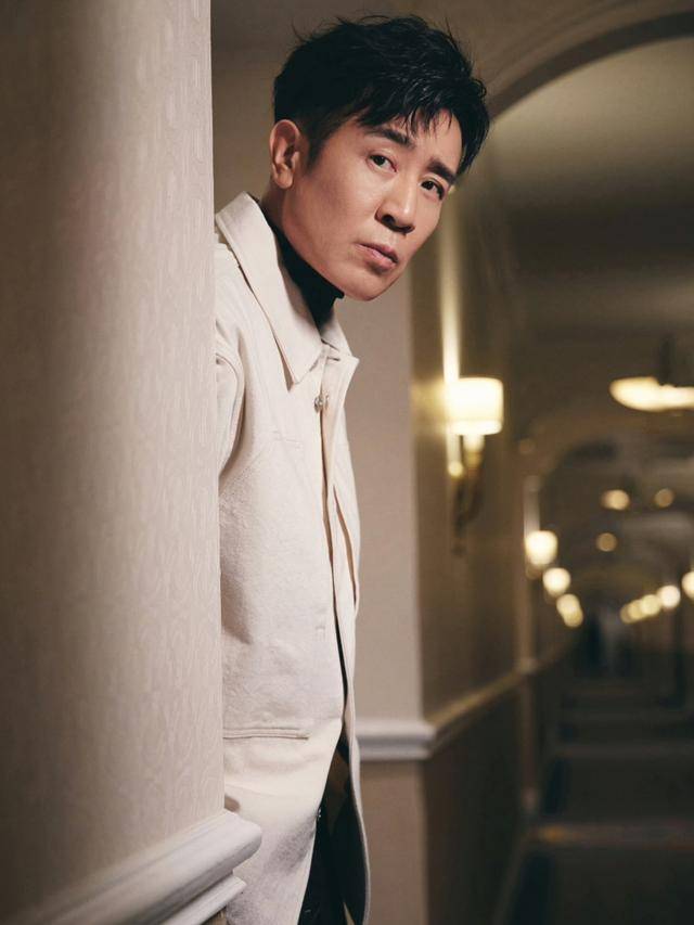 【于和伟】20231217 腾讯星光大赏内场造型穿搭_sander_jil_衬衫