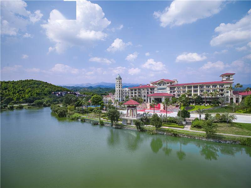 699元住鹤山东古玥湖酒店秀湖楼,食海鲜自助晚餐 中式自助早餐, 观看