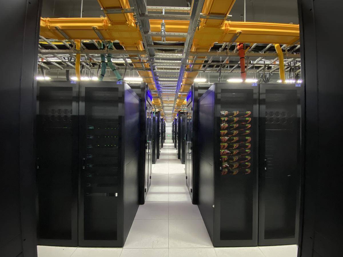 开年，湖北省运营商AI智算业务订单大幅增长 华中规模最大智算中心激荡超强算力