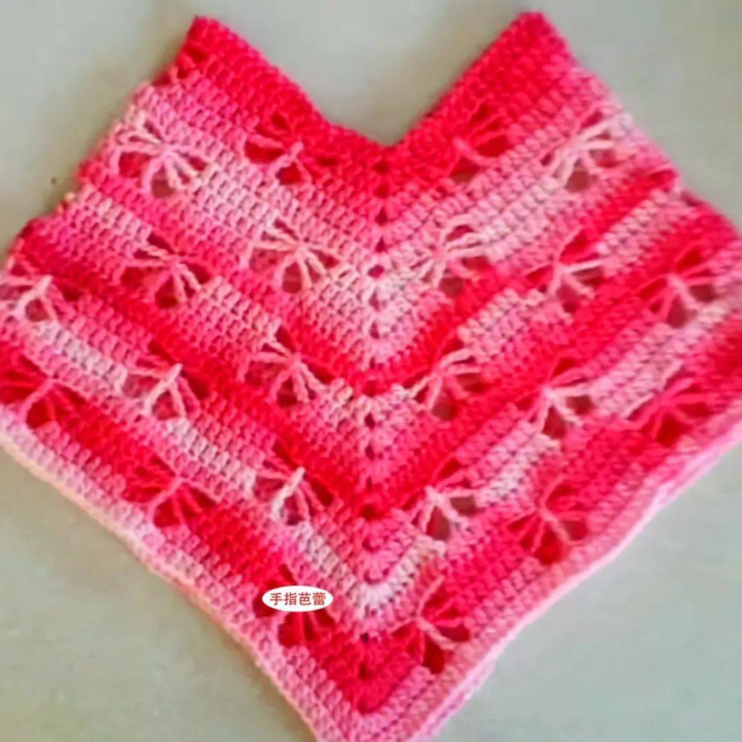 编织小女孩的斗篷装