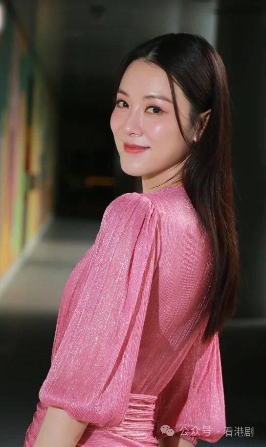 王敏奕维系婚姻靠"讲" 冇小朋友唔系遗憾_老公_角色_工作