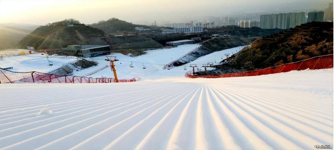 線路七:蘭州市區—龍山滑雪場—什川古梨園內容:龍山滑雪場位於皋蘭縣