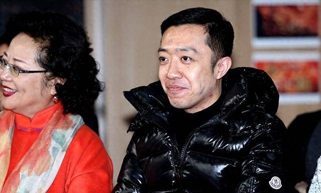 然而,相声天才李菁却是从小就对这门艺术抱着浓厚的热情,尽管没有师傅