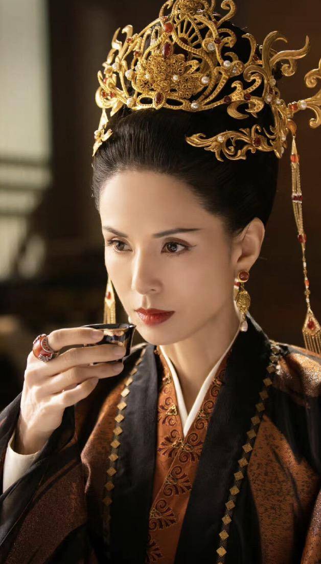 57岁李若彤,还好她没嫁富豪_徐克_郭应泉_小龙女