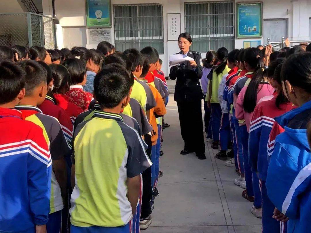 【法治进校园】正兴镇:与法同行 让青春不"茫"行_未成年人_犯罪_普法