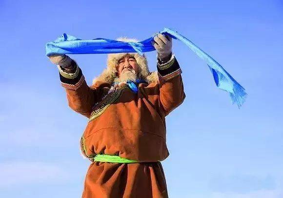 为什么蒙古族喜欢蓝色的哈达