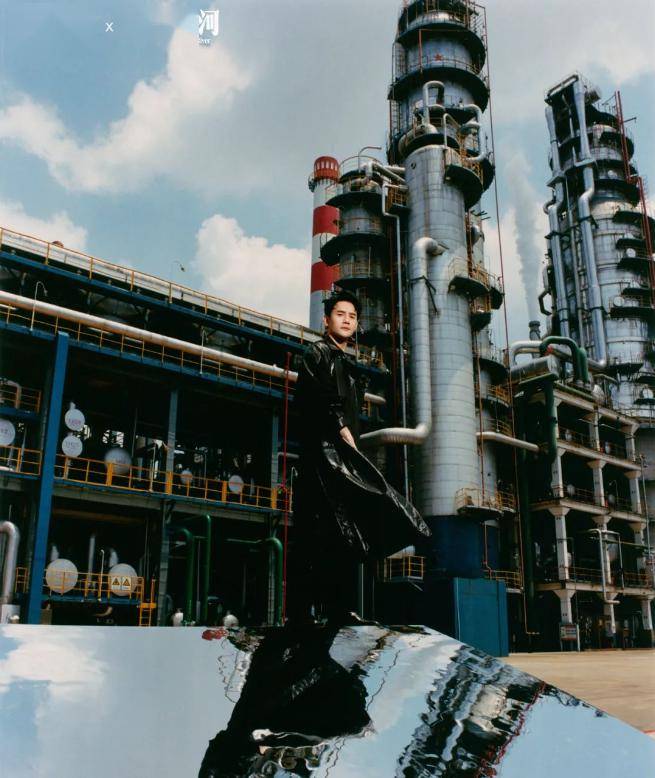 "该剧中的专家楼就是我们的机动部办公大楼,东海洛达化工项目建设现场