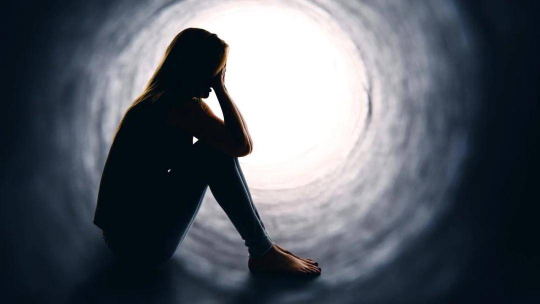 他写在朋友圈最后的话是:"last christmas."_同学_英国_死因