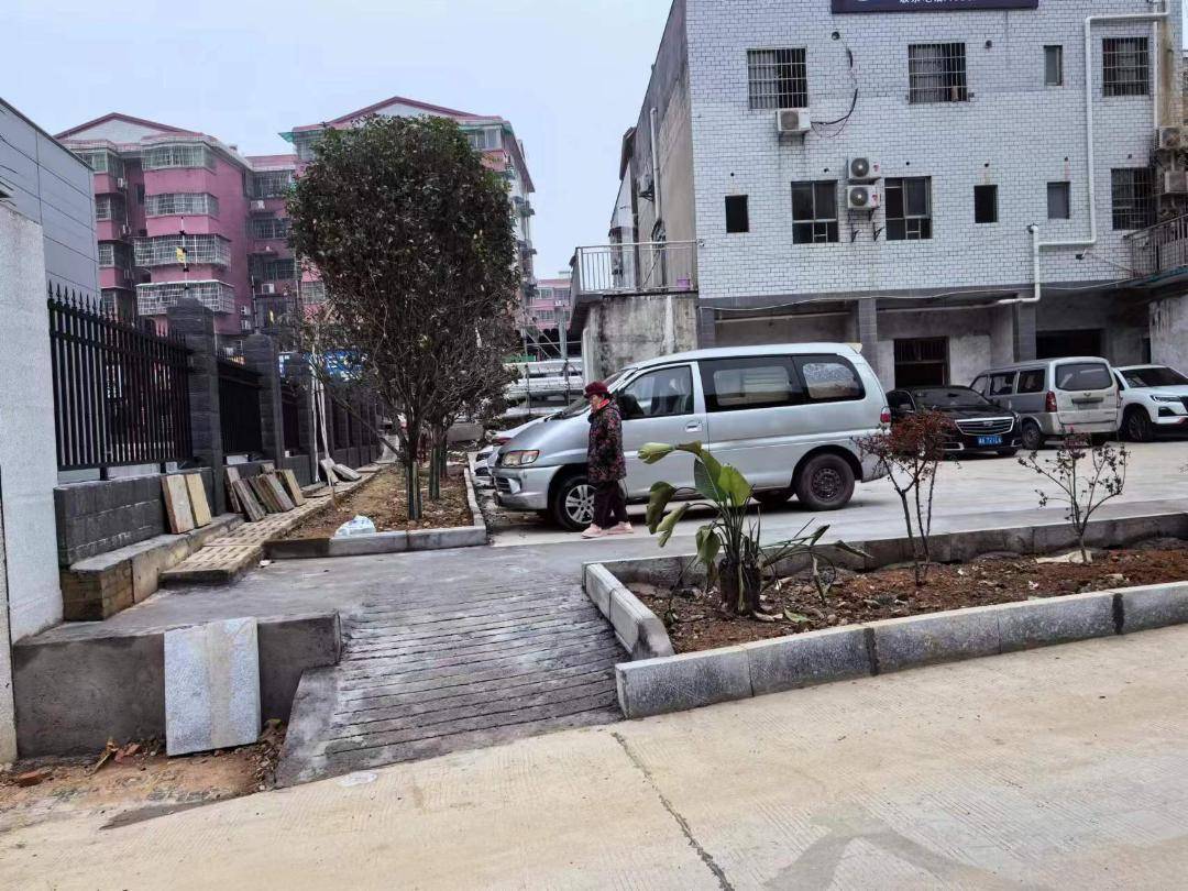 裸露空地"大变身"!望城坡街道全力解决群众急难愁盼问题
